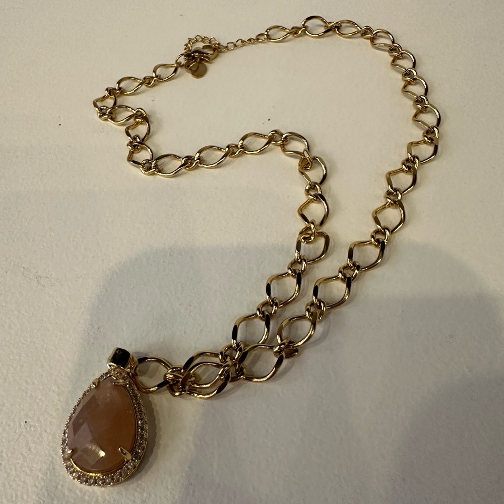 Chic Gold Chain Necklace with Pendant